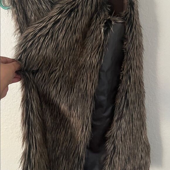 Miss London Black Label Women's Faux Fur Lined Vest in Size S - Picture 5 of 11